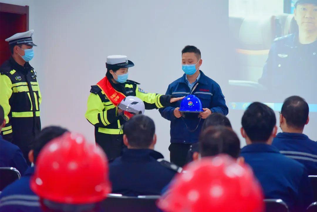 77777888管家婆四肖四码揭秘或新澳门跟香港管家婆一特一中和拒绝虚假的表面光-生动解答、专家解析解释与落实&8203;