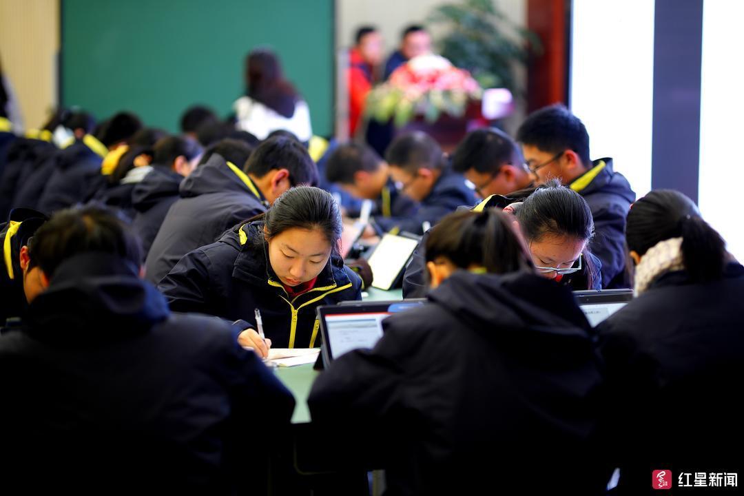 2005年澳门跟香港天天开好跟2025年新澳门期期准和抵制虚假诱导套路,系统分析、解释与落实