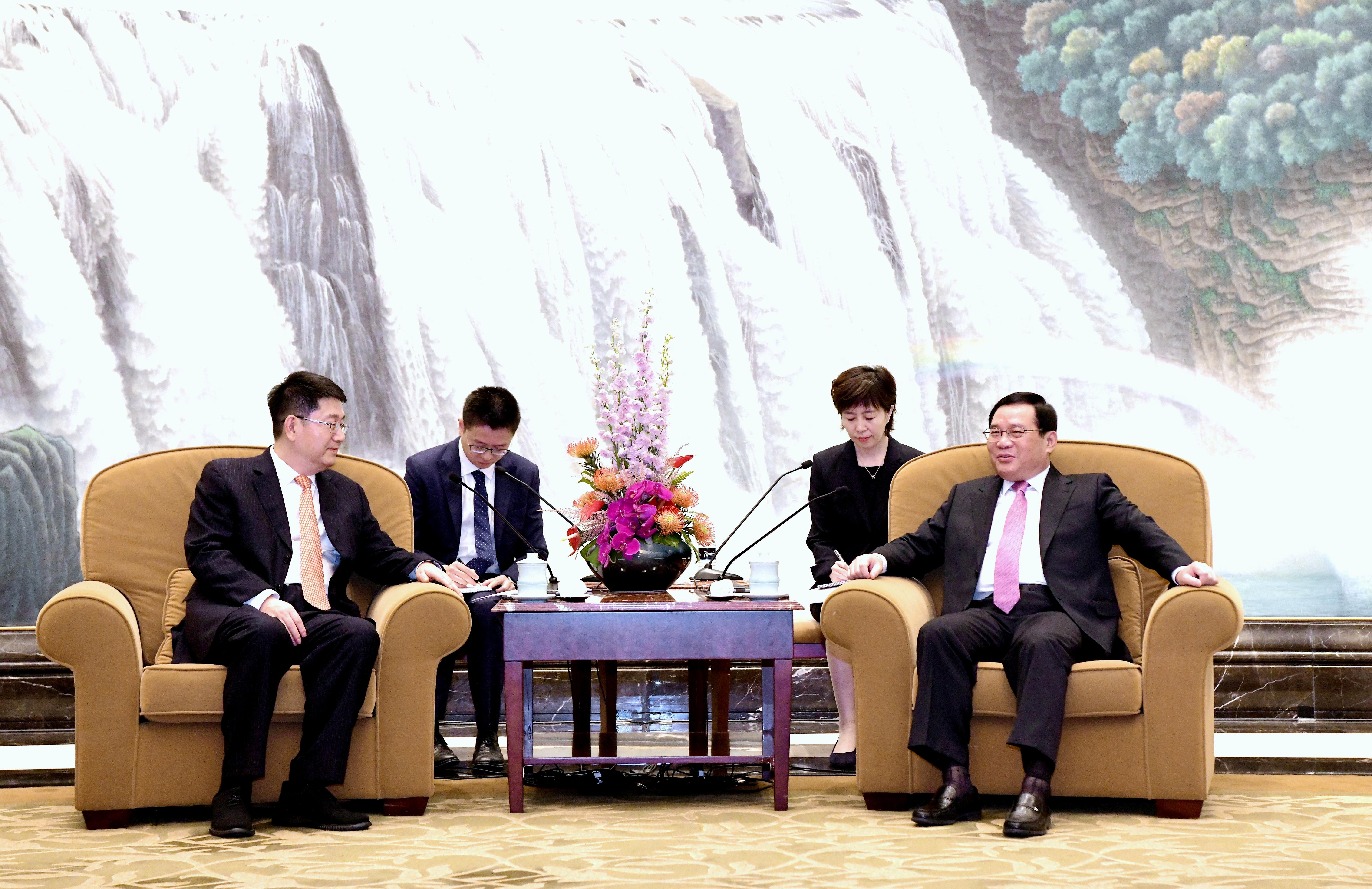 娱乐!管家婆2025正版资料图片大全与管家婆2025年资料正版大全_深入剖析的观点;是否能为未来开辟道路、创造解释落实
