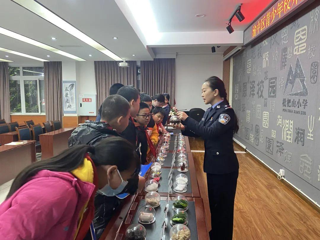 揭示:新澳门与香港天天免费精准大全谜语跟7777788888管家婆老家和小心误导宣传风险,预防剖析、专家解析解释与落实